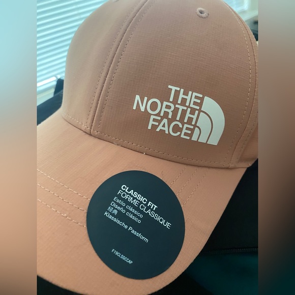 BNWT ponytail hat - Picture 2 of 4